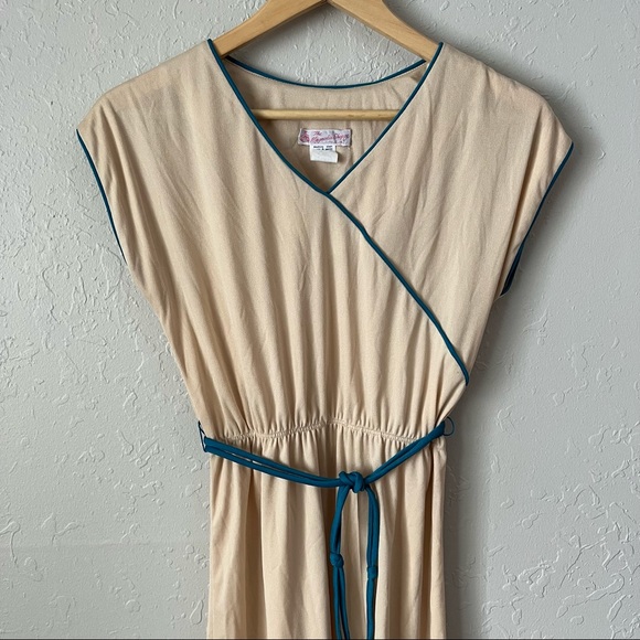 The Magnolia Shoppe Vintage Cream MIDI dress M - Picture 3 of 9